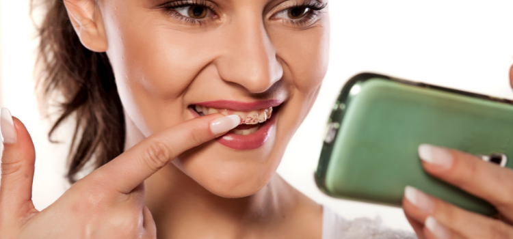 5 Reasons Behind The Colour Change In Your Teeth